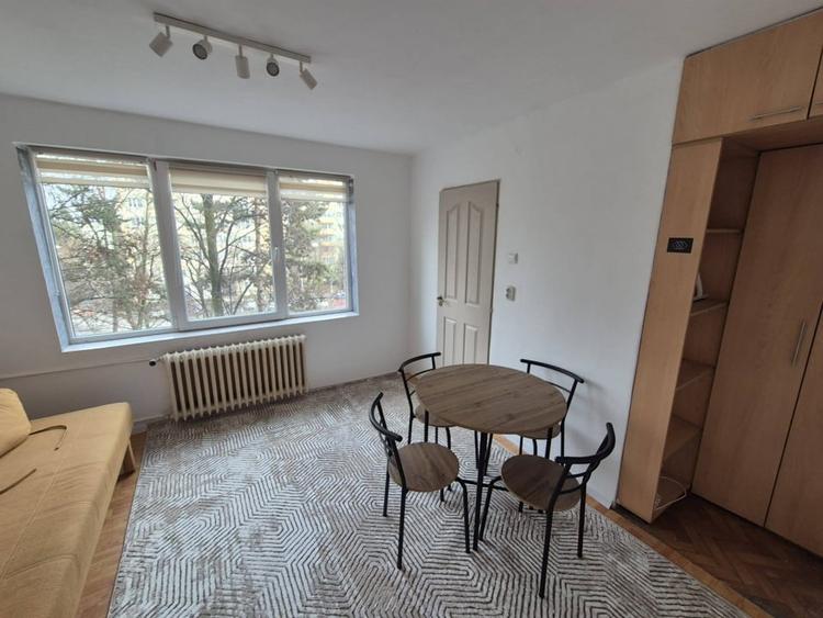 Garsoniera zona Piata Hermes, etaj intermediar, finisata modern - 1