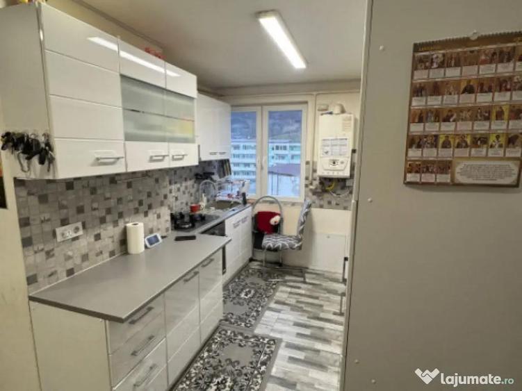 Apartament 49 mp, etaj 3/3, incalzire pardoseala, AC, Baia S - 3