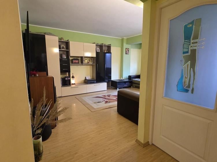 Primo, doua camere decomandat etaj 1 - 3