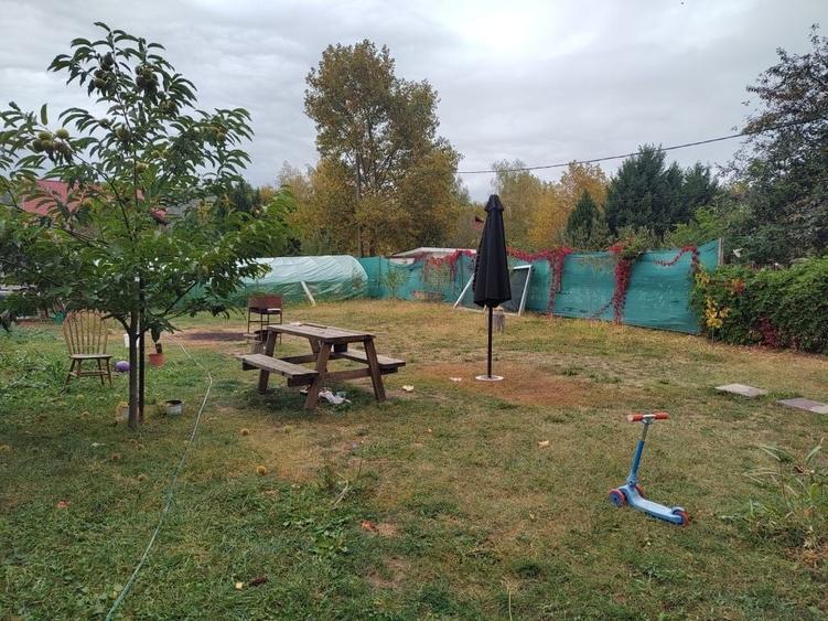 Casă cu 3 camere în Bujoreni