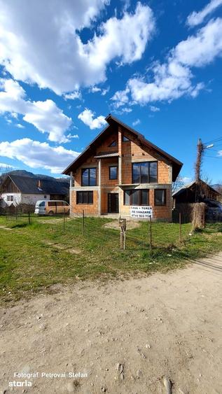 Casă cu 4 camere cu Teren 1600 Mp în Mara