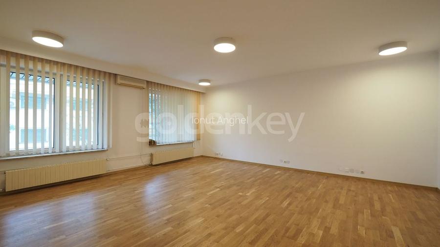 Apartament generos cu 9 camere | langa metrou si parc | rezidenta/birouri