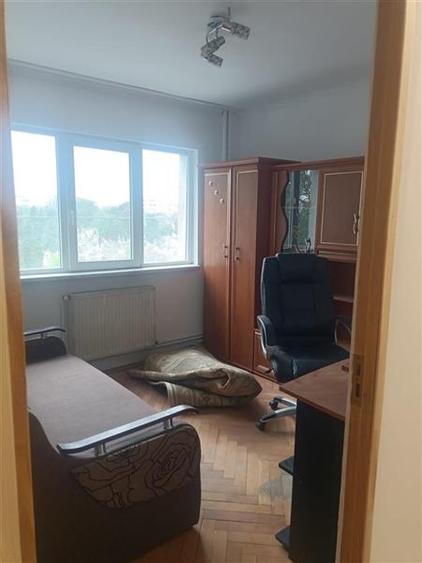 Decomandat Spatios zona Sagului - 2