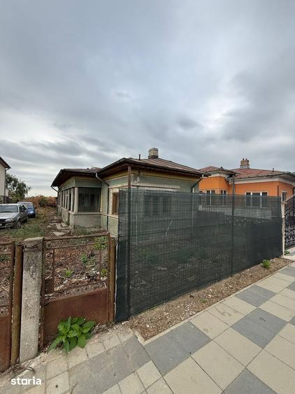 Casă cu 4 camere cu Teren 1520 Mp în Central
