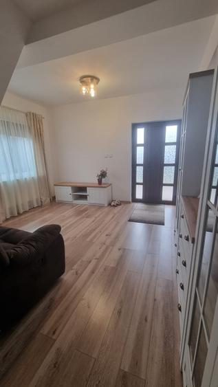 Duplex cu 6 camere cu Canalizare în Moara de Vânt