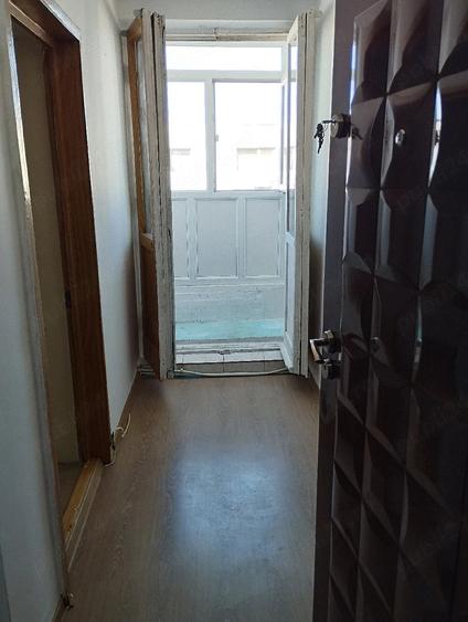 Apartament cu 2 camere decomandat în Baza 3