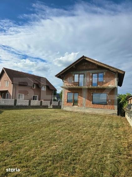 Casă cu 4 camere cu Teren 300 Mp în Central