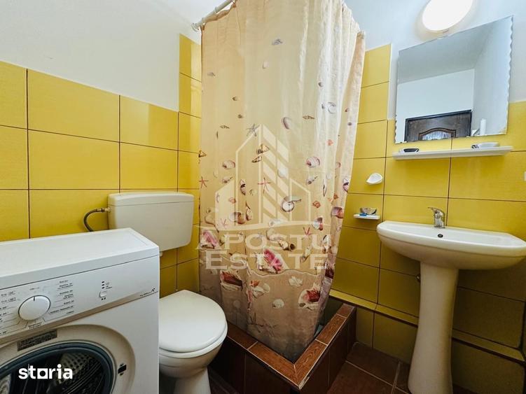 Garsonieră decomandată în Vest