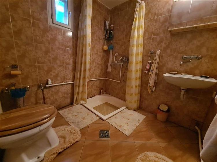 Casă individuală cu 4 camere cu Canalizare în Izvoru Mureșului