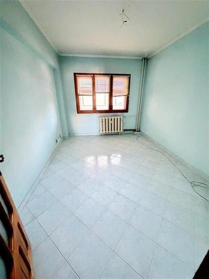 Apartament cu 3 camere decomandat în Brăilei
