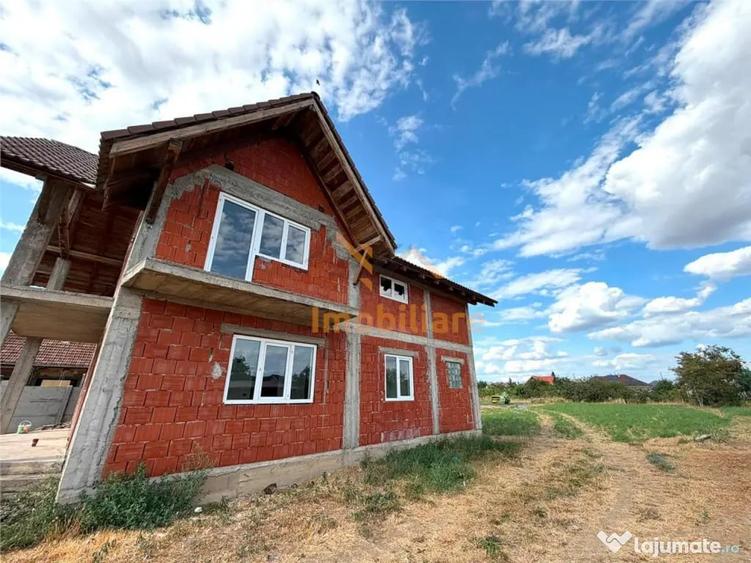 Casă cu 4 camere cu Teren 1439 Mp în Inand