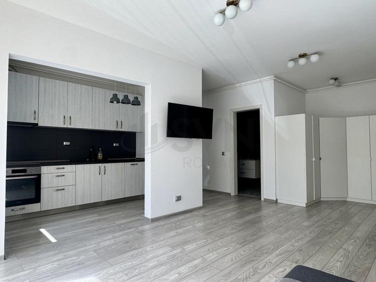 Apartament cu 4 camere semidecomandat, mobilat în Pipera