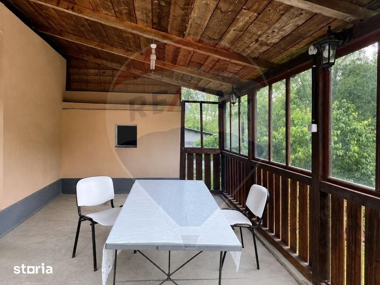 Casă cu 6 camere cu Teren 3548 Mp în Sănduleni
