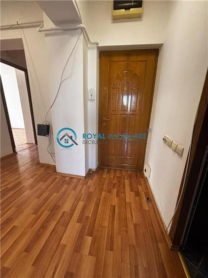 Apartament cu 3 camere decomandat în Republicii