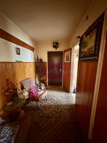 Apartament cu 3 camere semidecomandat în Rahova