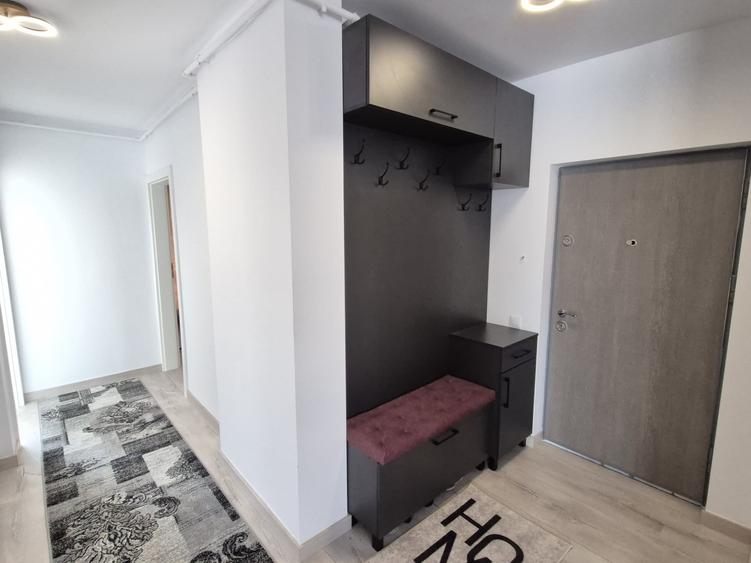 Apartament cu 3 camere decomandat, mobilat în Florești