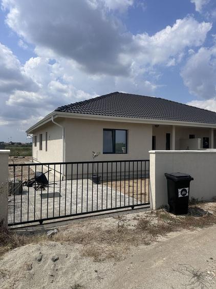 Casă cu 3 camere în Urseni