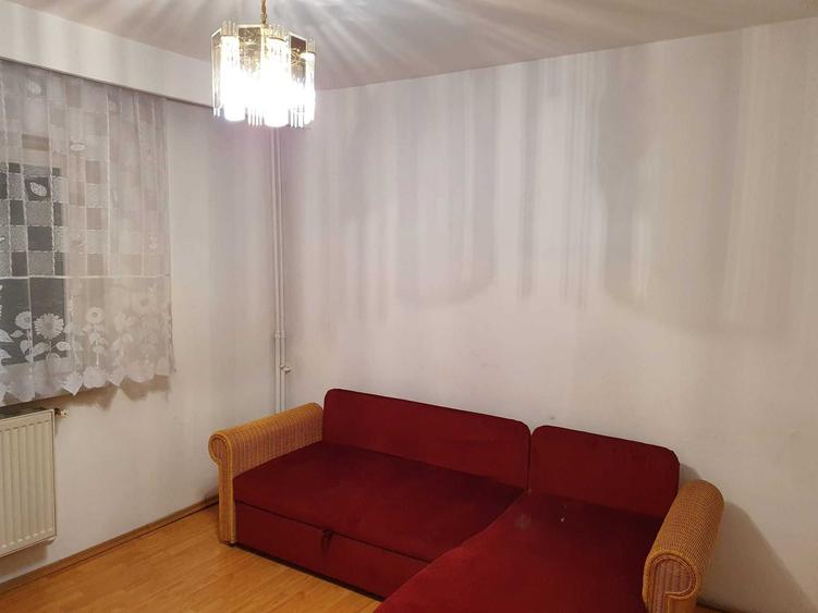 Apartament cu 3 camere decomandat în Turnișor