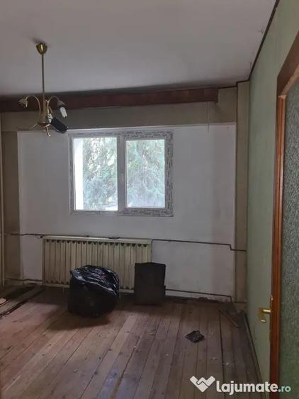 Apartament cu 4 camere decomandat în Aviației