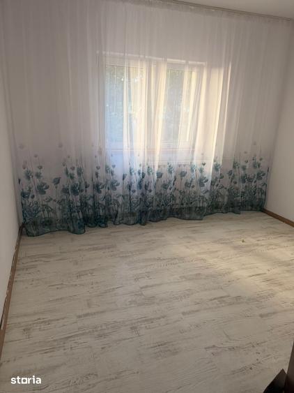 Apartament cu 4 camere decomandat în Vitan