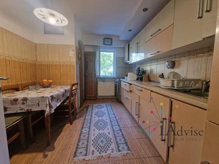 Apartament cu 3 camere decomandat în Tractorul