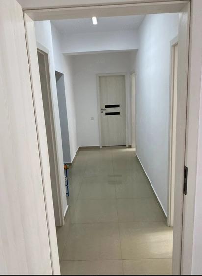 Apartament cu 3 camere decomandat în 1 Decembrie