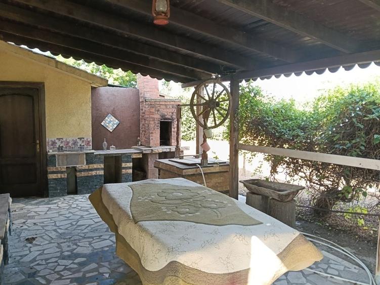 Casă cu 4 camere în Văleni