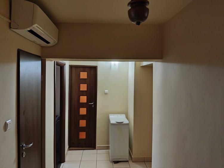 Apartament cu 3 camere decomandat în Prundu