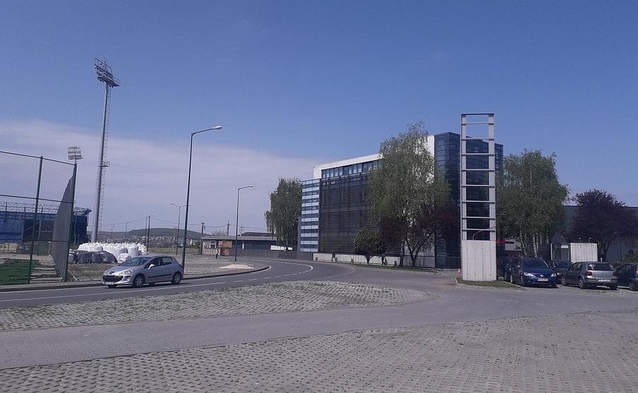 Birou, de 1,091 mp, în Semicentral