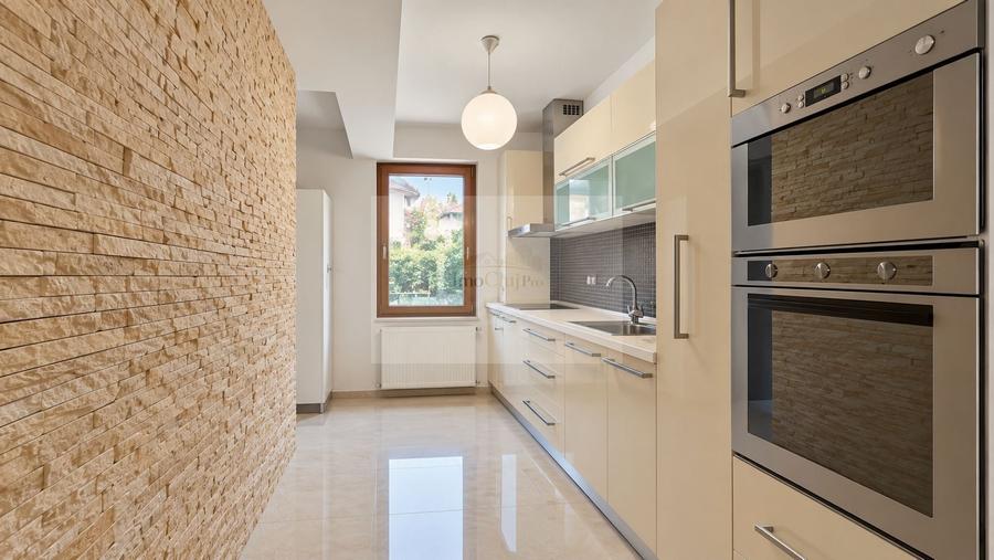 Duplex cu 5 camere cu Canalizare în Bună Ziua