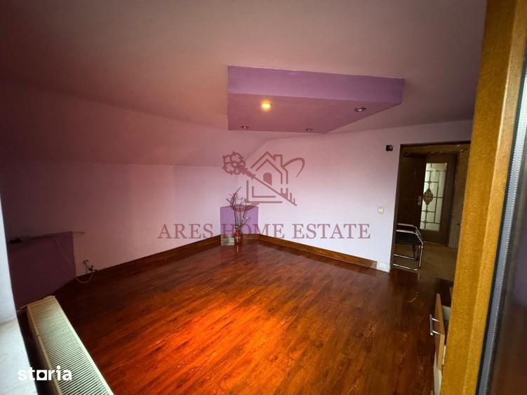 Casă cu 7 camere cu Teren 1765 Mp în Orțișoara