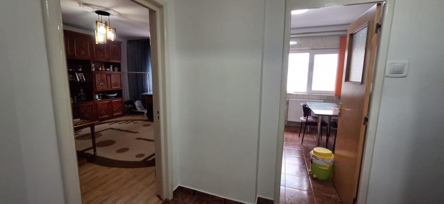 Apartament cu 3 camere decomandat, mobilat în Unirii