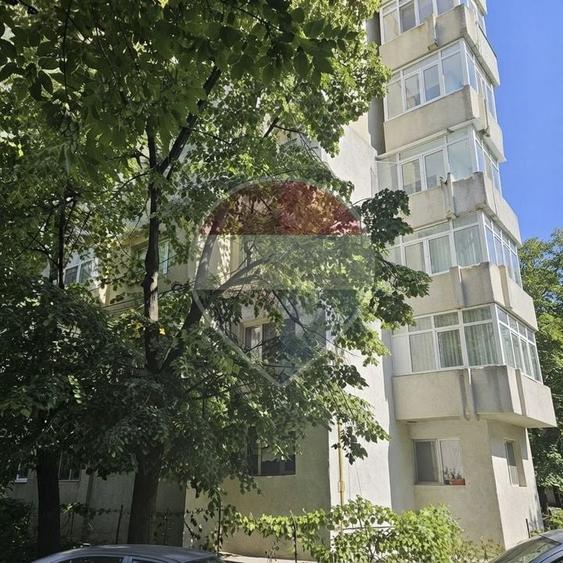 Apartament cu 3 camere decomandat în Nord-Est