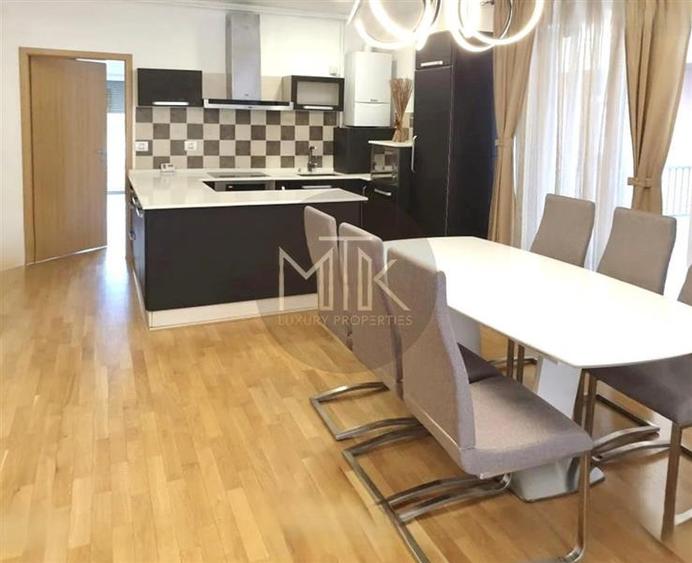Apartament cu 3 camere semidecomandat, mobilat în Nordului