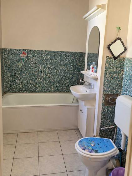 Apartament cu 3 camere decomandat în Exterior Vest