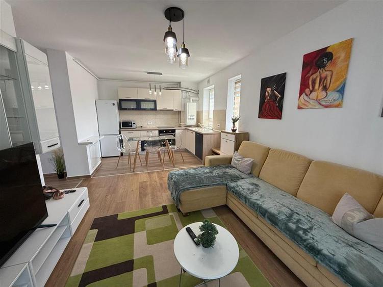 Apartament cu 2 camere decomandat, mobilat în Tractorul