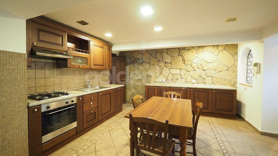 Apartament somptuos tip duplex cu 5 camere si gradina de 300mp - 6