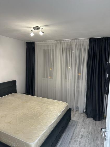 Apartament cu 3 camere decomandat în Drumul Taberei