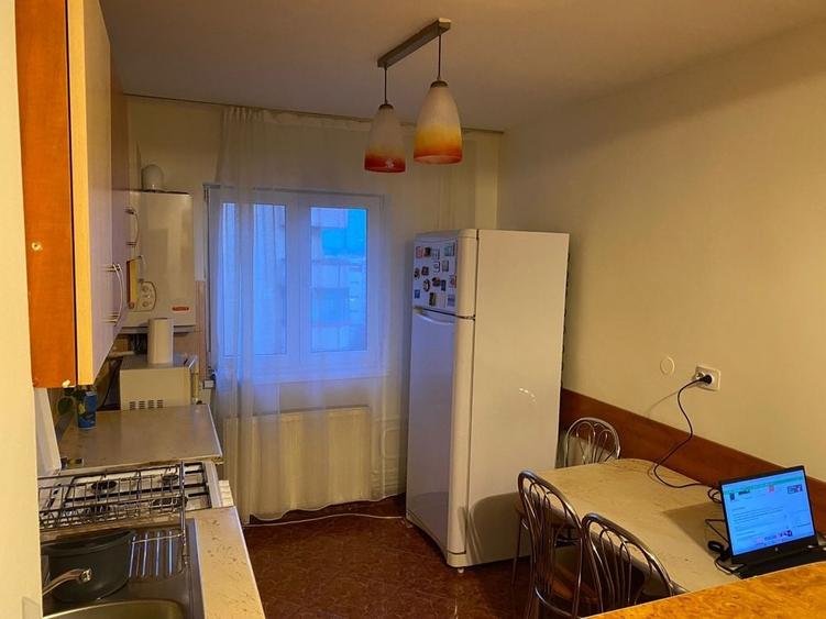 Apartament cu 3 camere decomandat în Micești