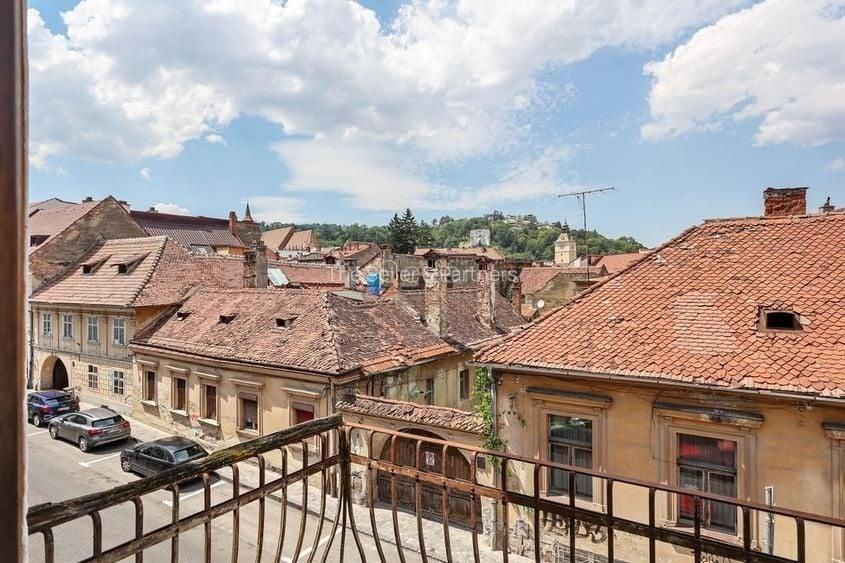 Apartament cu 4 camere semidecomandat în Centrul Istoric