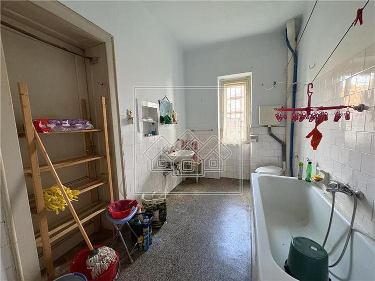 Duplex cu 4 camere cu Canalizare în Calea Dumbrăvii