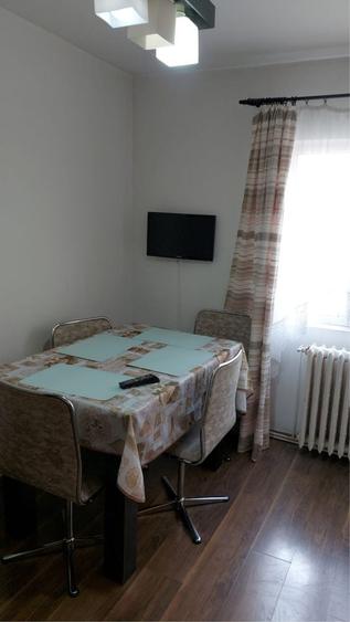 Apartament cu 3 camere decomandat în Traian
