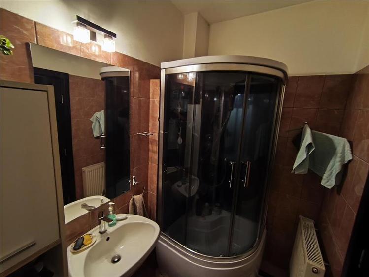 Casă individuală cu 4 camere cu Teren 430 Mp în Central