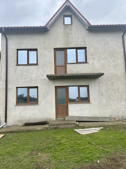 Casă cu 4 camere cu Teren 333 Mp în Central