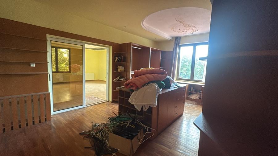 Casă individuală cu 9 camere cu Teren 2500 Mp în Pipera