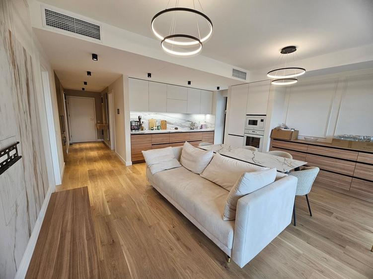Apartament cu 3 camere decomandat în Băneasa