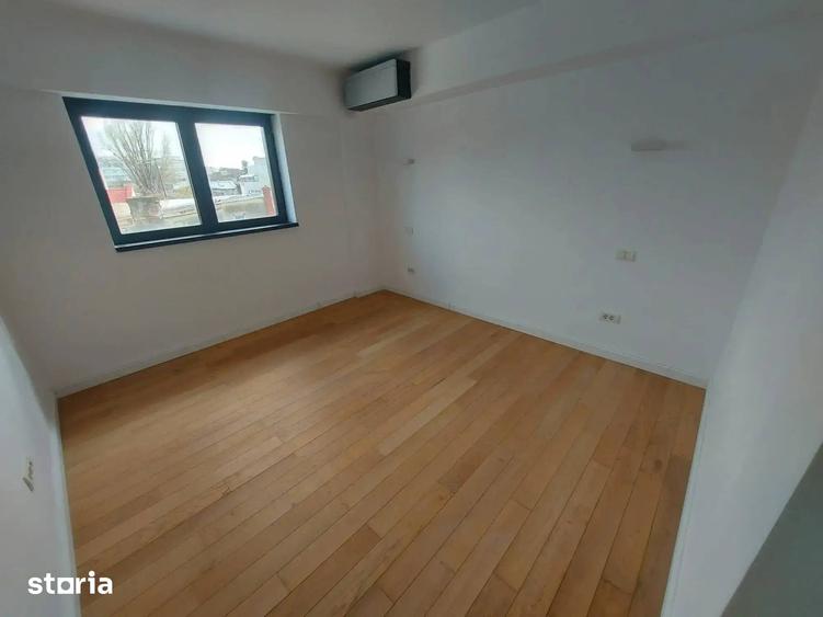 Apartament cu 3 camere decomandat în Polonă