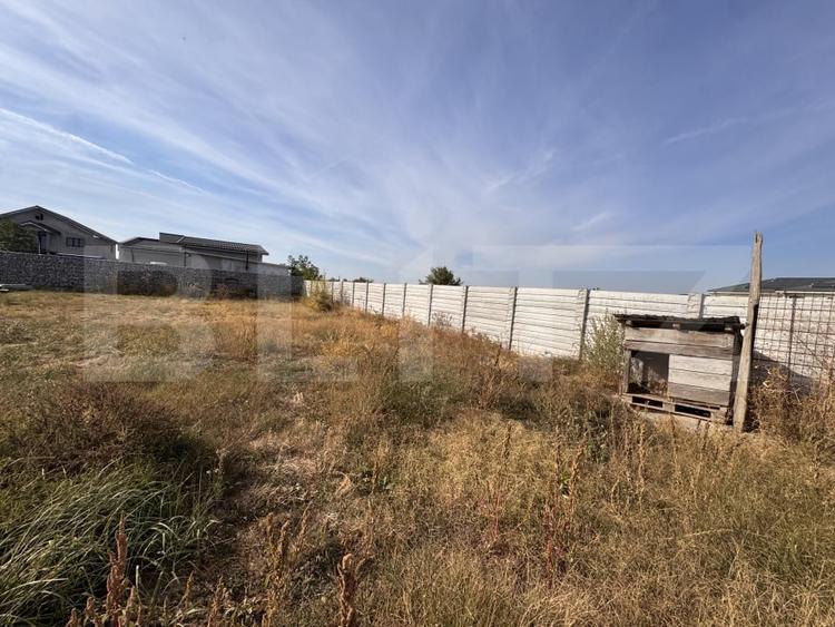 Teren Construcții intravilan de 850 mp, în Est