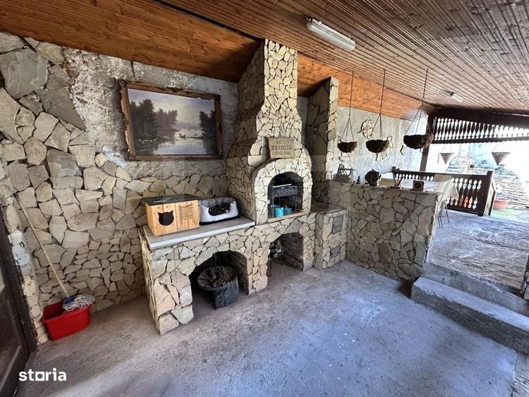 Casă cu 4 camere în Cârăști