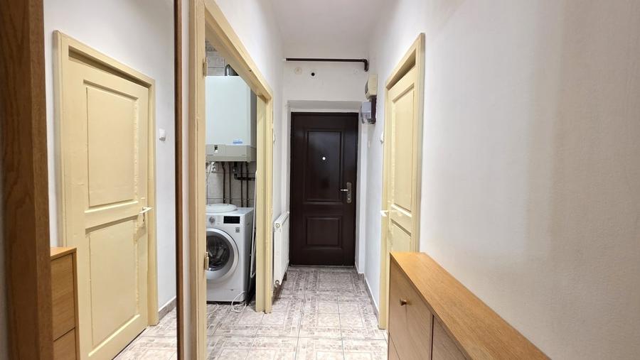 Garsonieră decomandată în Sud